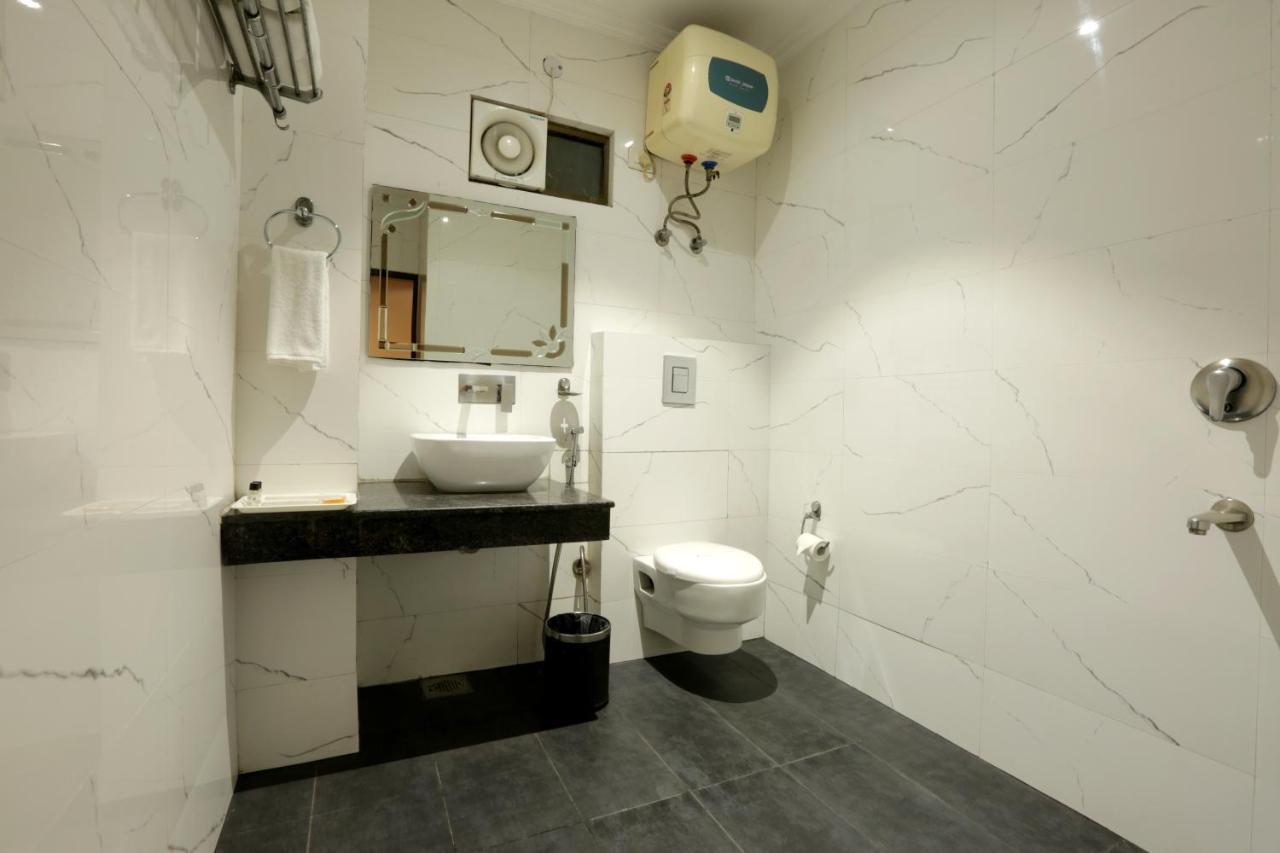 Airport Hotel Le Seasons Yeni Delhi Dış mekan fotoğraf