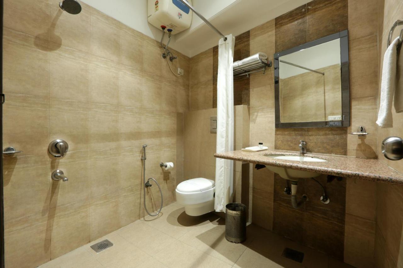Airport Hotel Le Seasons Yeni Delhi Dış mekan fotoğraf