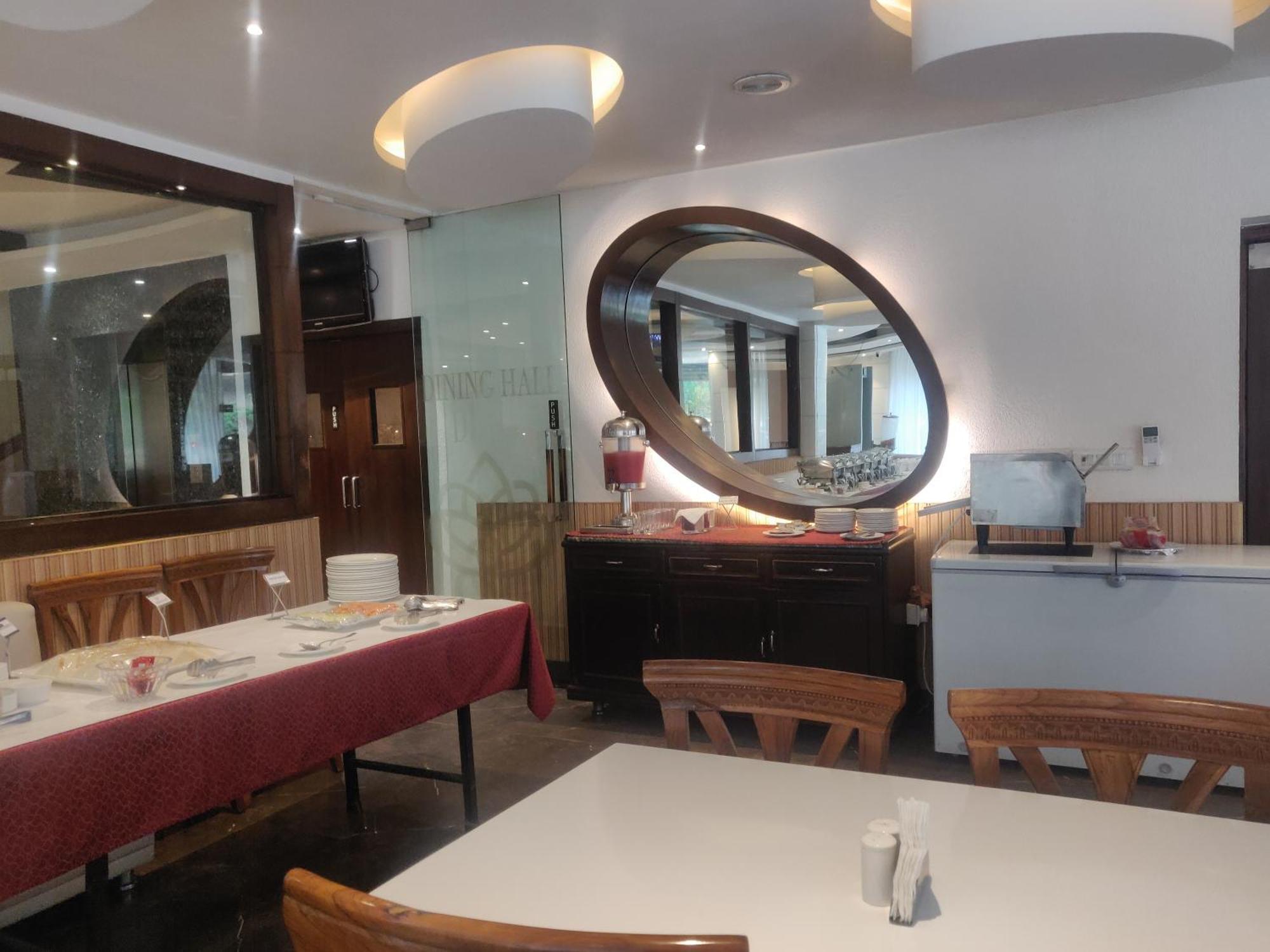 Airport Hotel Le Seasons Yeni Delhi Dış mekan fotoğraf